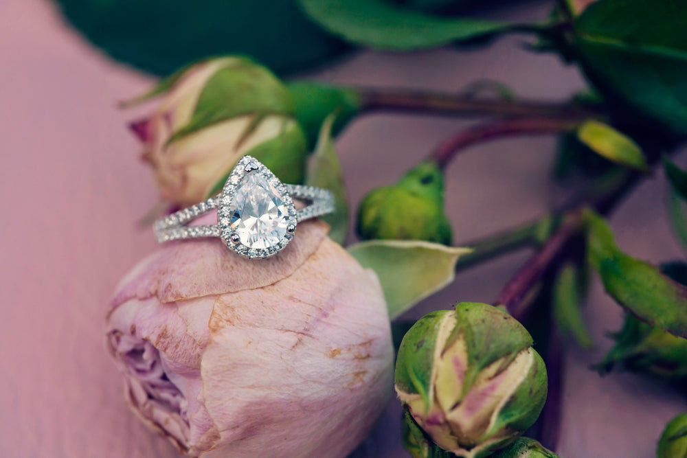 Are you looking for a timeless, unique, and brilliant engagement ring? Look no further than Cubic Zirconia wedding rings!