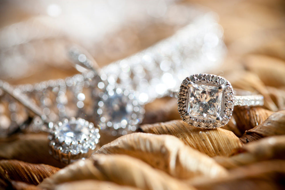 Looking for an engagement ring? Find the difference between diamonds, moissanite, white topaz, and sapphire gems.