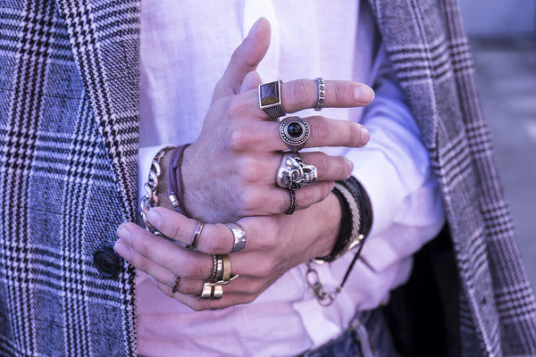 Secrets of Red Carpet Jewelry: How Celebs Get Paid & Insured!
