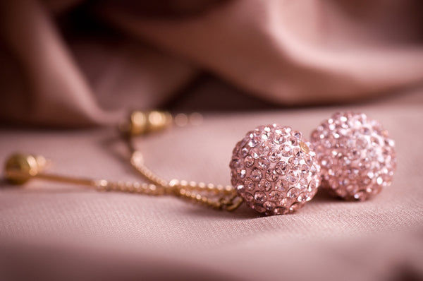 Secrets of Red Carpet Jewelry: How Celebs Get Paid & Insured!