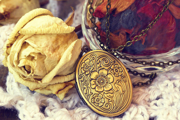 15 Reasons to Love Locket Jewelry: Get the Look You Love Now!