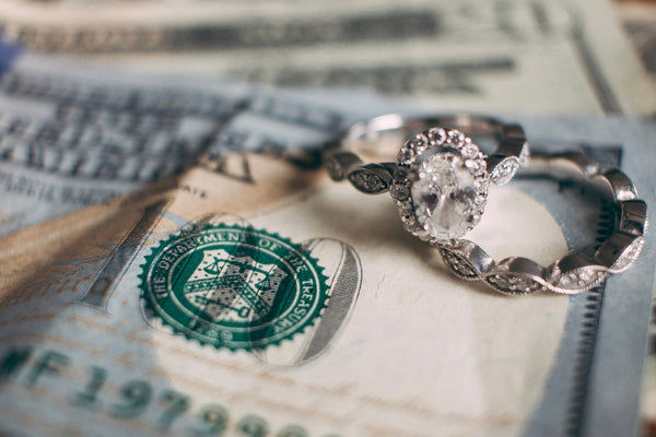 Look Gorgeous & Save Money: Get the Perfect Engagement Ring with Cubic Zirconia!