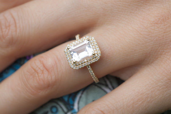 Look Gorgeous & Save Money: Get the Perfect Engagement Ring with Cubic Zirconia!