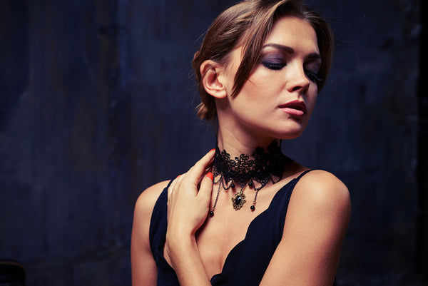 90s Jewelry Trends: 6 Hottest Jewelry to Invest in Now!