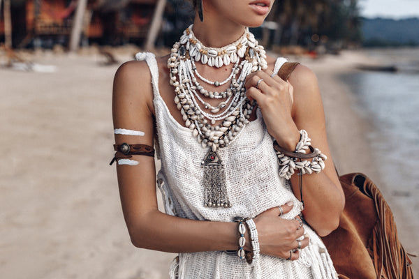 90s Jewelry Trends: 6 Hottest Jewelry to Invest in Now!