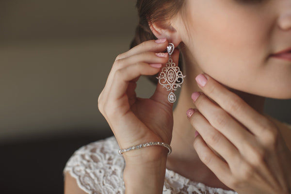 Big No: Jewelry Pieces You Should Not Wear on a First Date