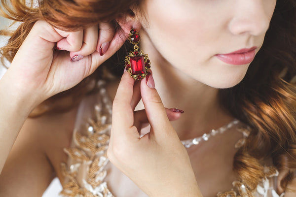 Dating Advice: 10 Jewelry Pieces that are Always Guy-Approved
