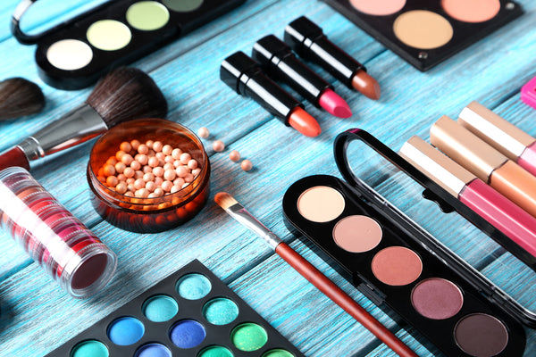 How To Match Jewelry With Makeup: Expert Tips for Flawless Style