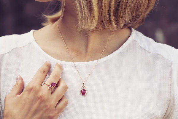 Discover January Birthstone Meaning & Uses: Emerald, Garnet