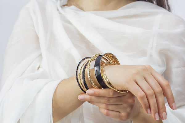 Jewelry and Clothes: Color Coordination Made Easy