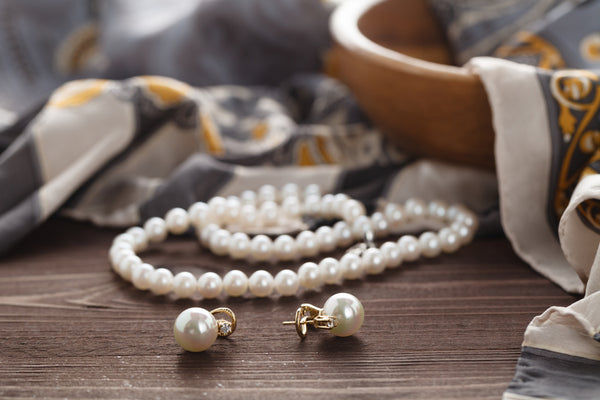 Diamonds vs Pearls: Which Gemstone is Best For You?