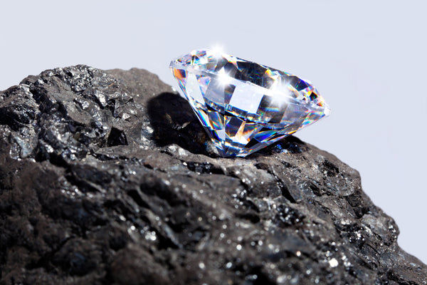 Diamonds vs Pearls: Which Gemstone is Best For You?