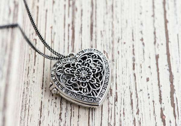 Lockets: Jewelry with Meaning and Purpose