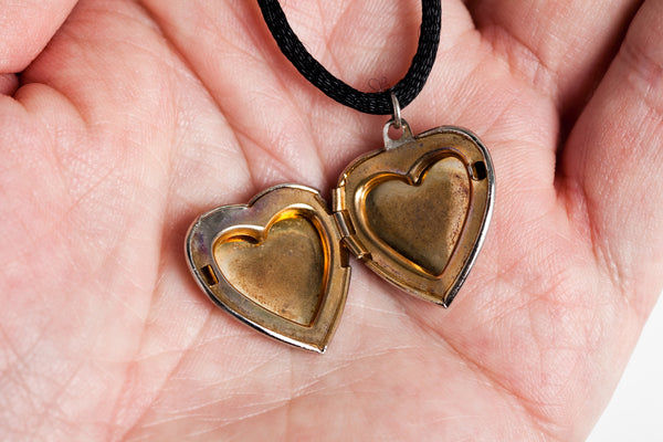 Lockets: Jewelry with Meaning and Purpose