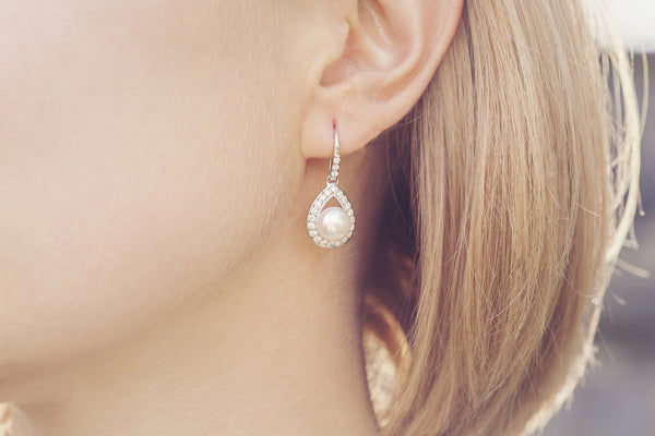13 Stunning Bridal Earrings to Compliment Any Wedding Style