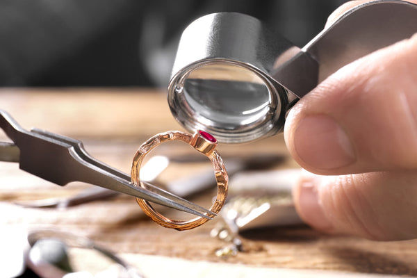 Secure Your Wedding Ring: Get Insurance & Appraisal Now!