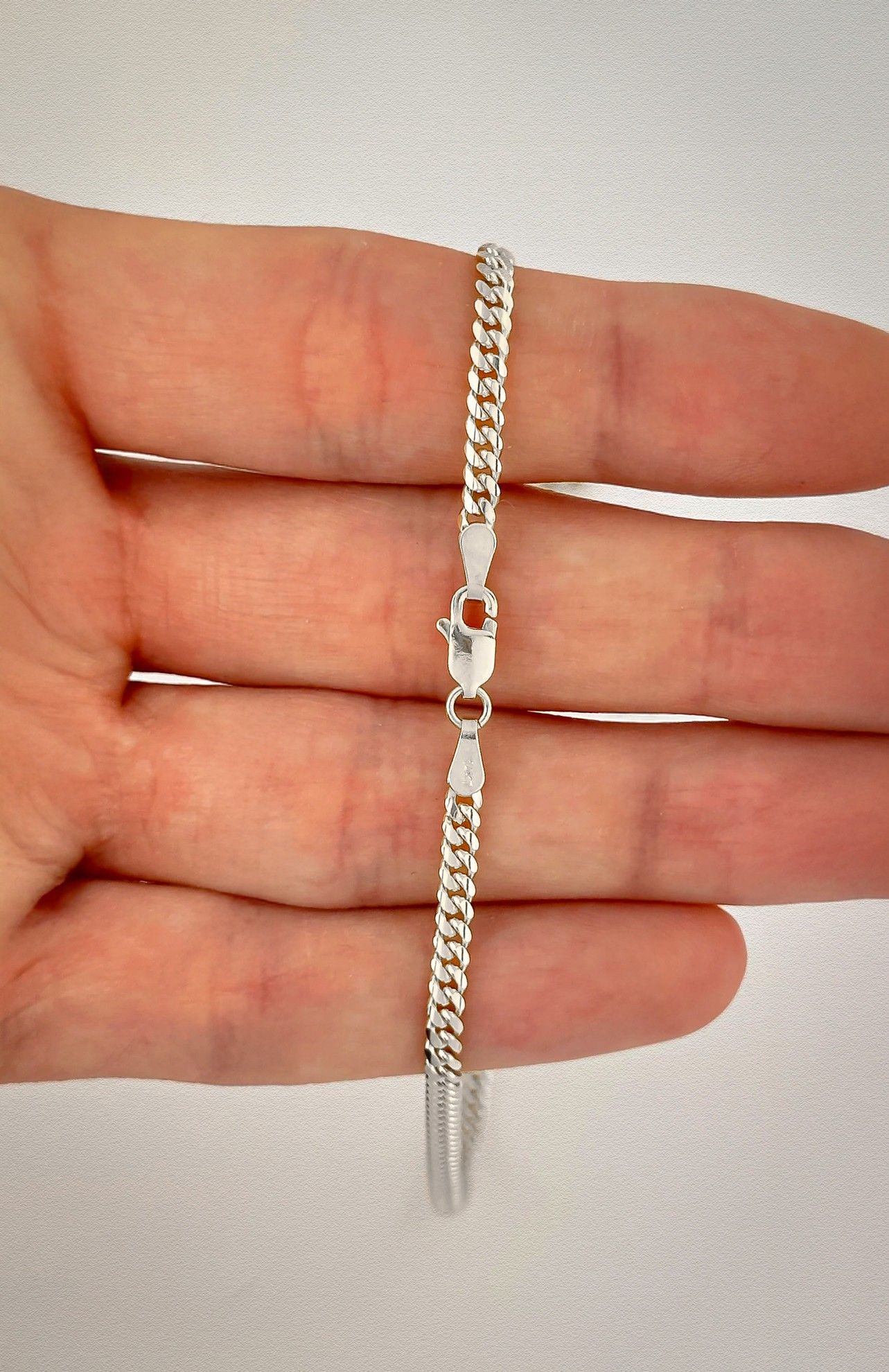 The necklace is what it’s meant to be! Solid, heavy, 14k and immaculate! I’ve checked the measurements and everything is spot on, would definitely shop here again.