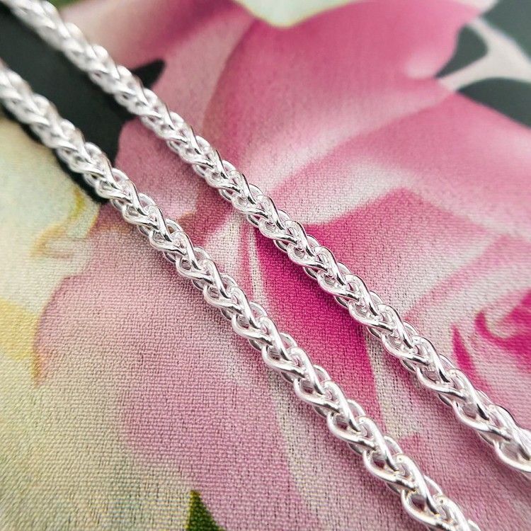 Great feel chain and white gold texture. Totally in love with it