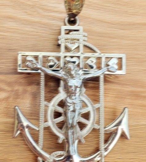 Gorgeous design, very intricate and subtle detailing. Absolutely marvelous Cross.