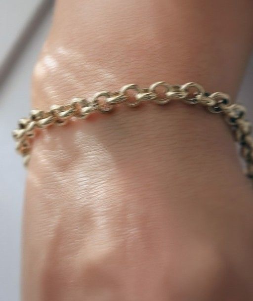 An excellent gold piece. Very comfortable fit. Was delivered as promised.