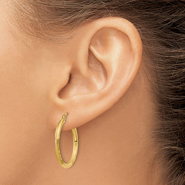 14K Solid Yellow Gold 2.5mm Round Medium Hoop Earrings